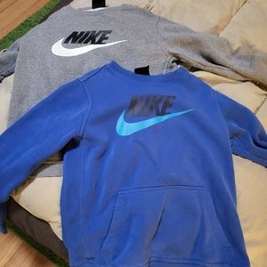 (2) Youth NIKE Crew Neck Sweatshirts w/ Front Pocket - Blue & Gray - Size XL